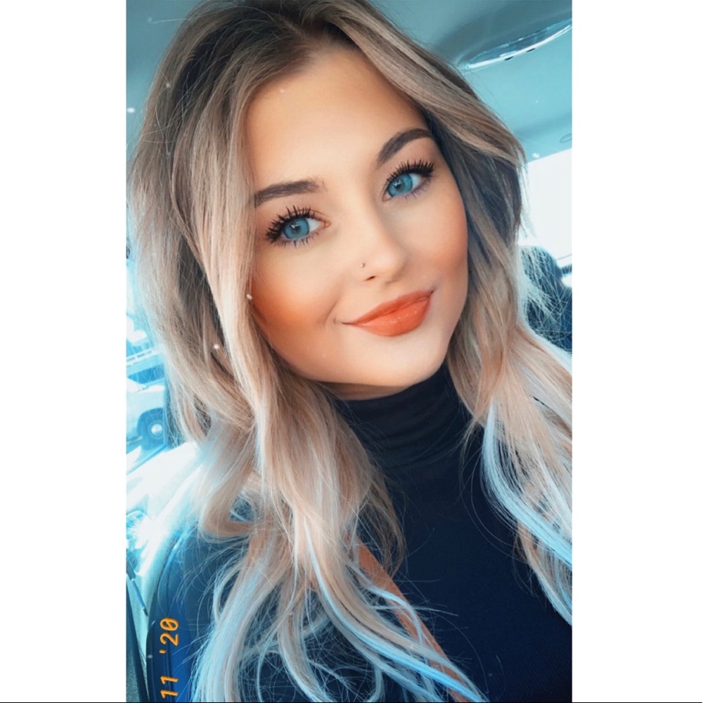 Meet your Posher, Caitlin